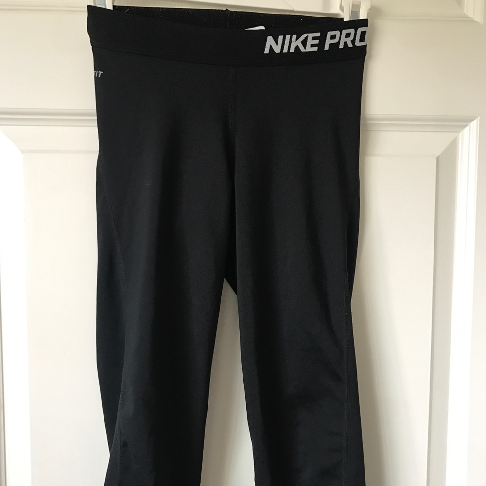 Nike Pro Calf Length Leggings